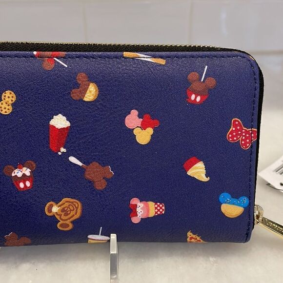 Lounge Fly Wallet Disney Parks NWT Snack Treats Food Zip Continental Wallet HTF - Picture 7 of 17